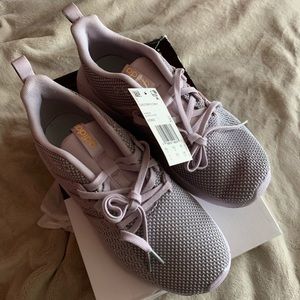 NIB Adidas Questar Flow K sneakers